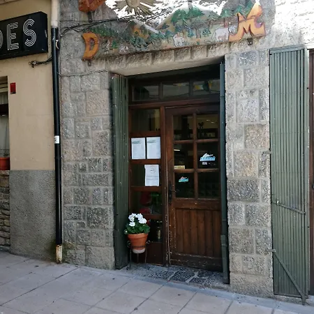 Les Collades Hostel *