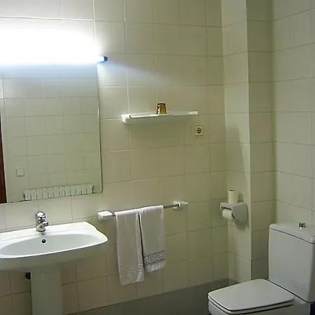 Les Collades Hostal *